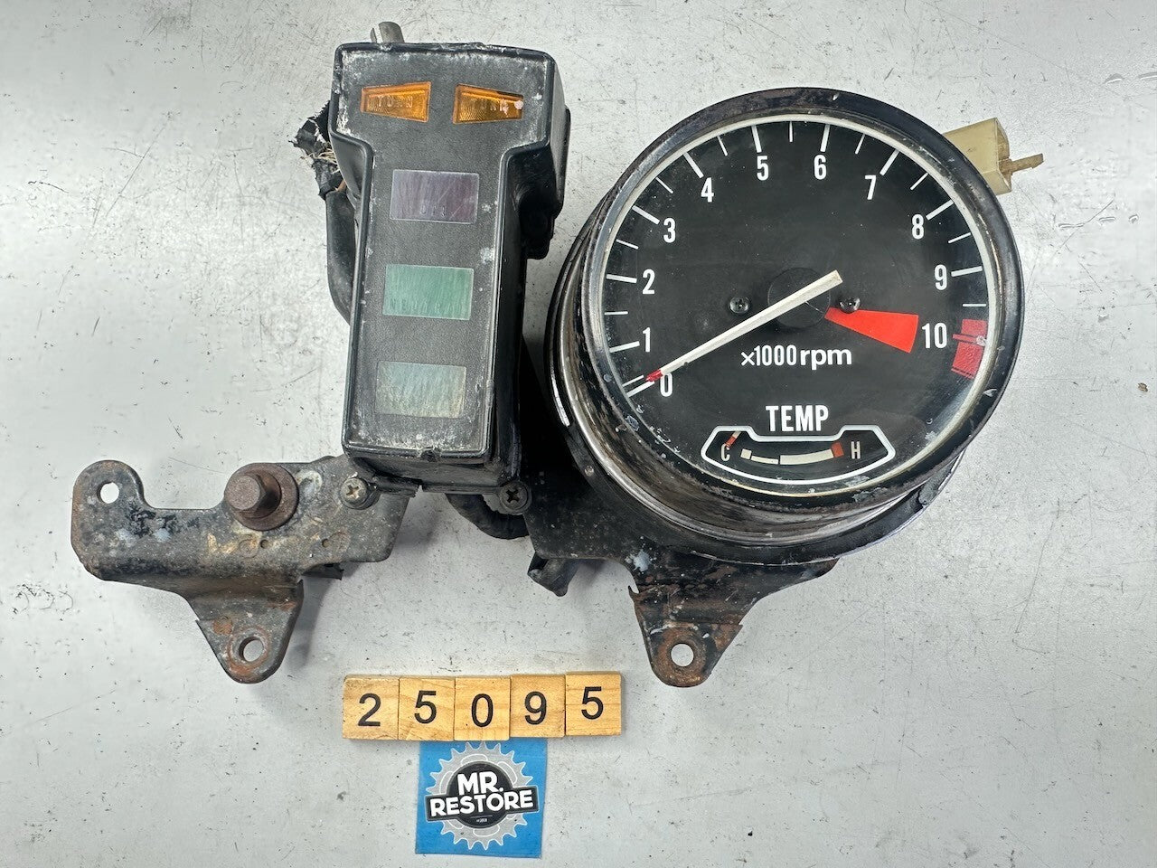 Honda CX500 C D Tachometer & Mount Bracket 37250-449-008