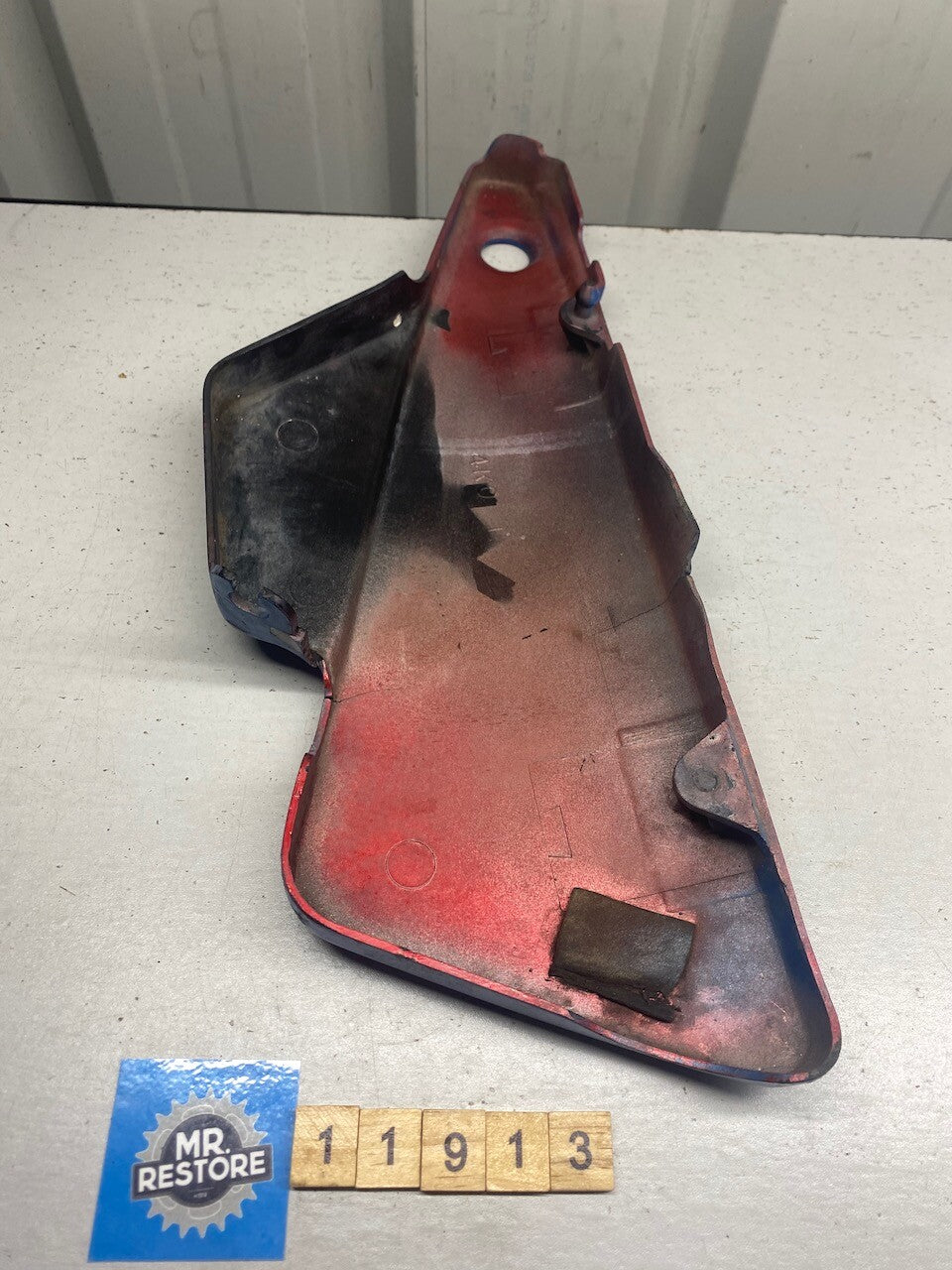 Yamaha XJ650 4K0 L/H Side Cover Panel (cracked)
