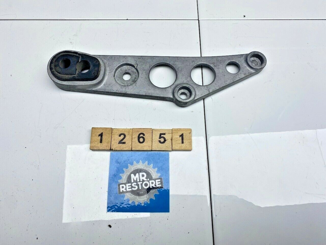 Kawasaki GPZ250R L/H Rear Indicator Bracket & Rubber Mount