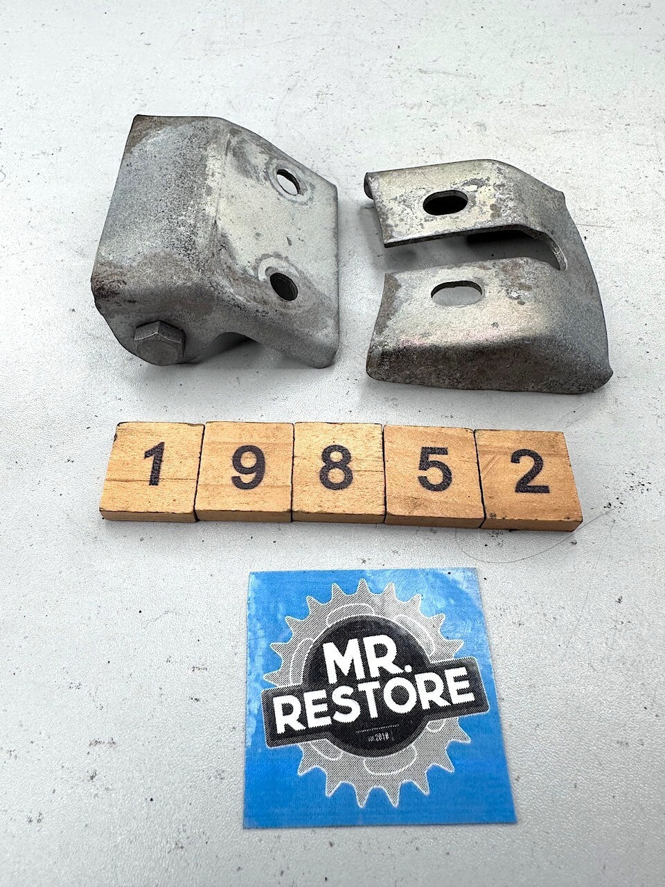 Yamaha V90 T 1982 Upper & Lower Fuel Tank Brackets