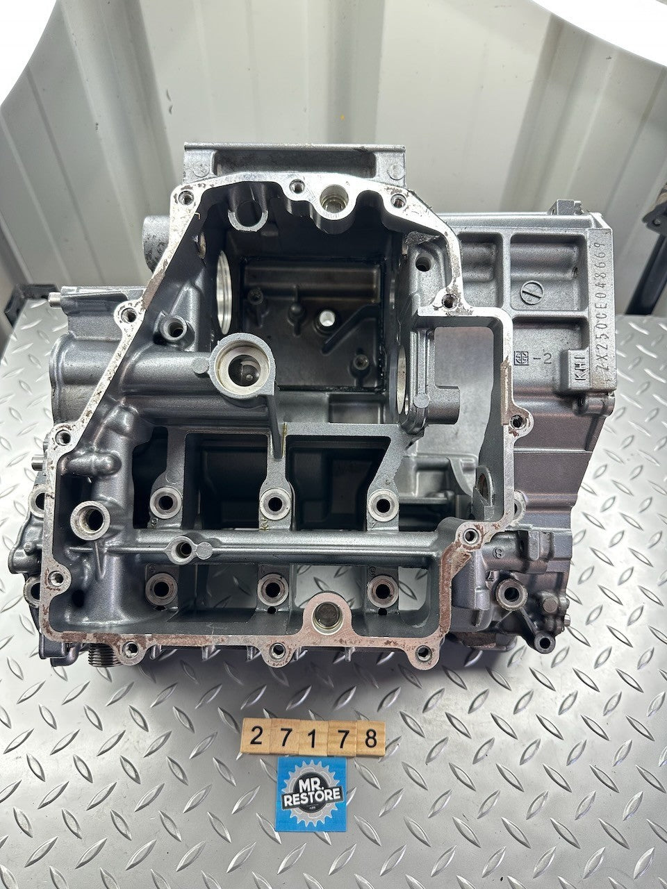 Kawasaki ZR250 Balius - Crankcases 14001-1234