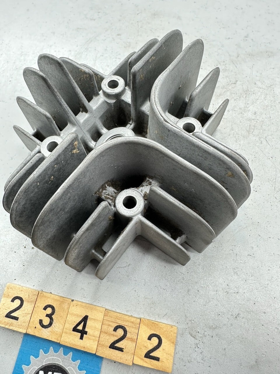 Yamaha V70 U7E LB80 Cylinder Head 440-11111
