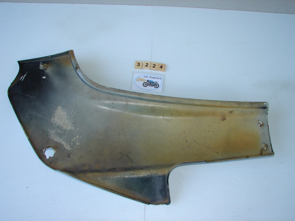 Kawasaki GPZ500 TWIN R/H side panel 36001-1349