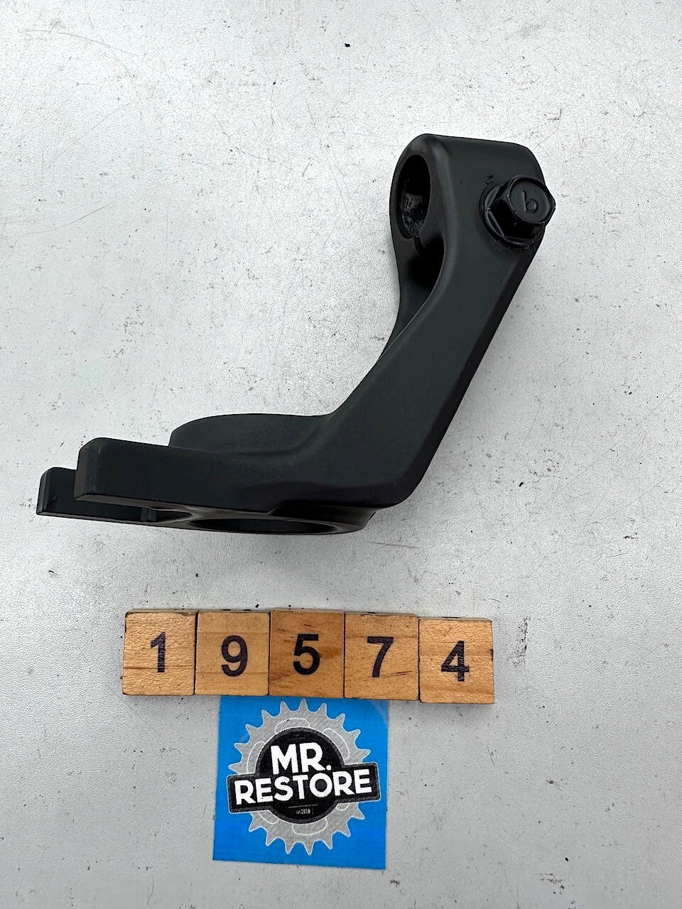 Kawasaki GPZ550 KZ550 GPZ1100 R/H Handlebar Holder 46012-1016