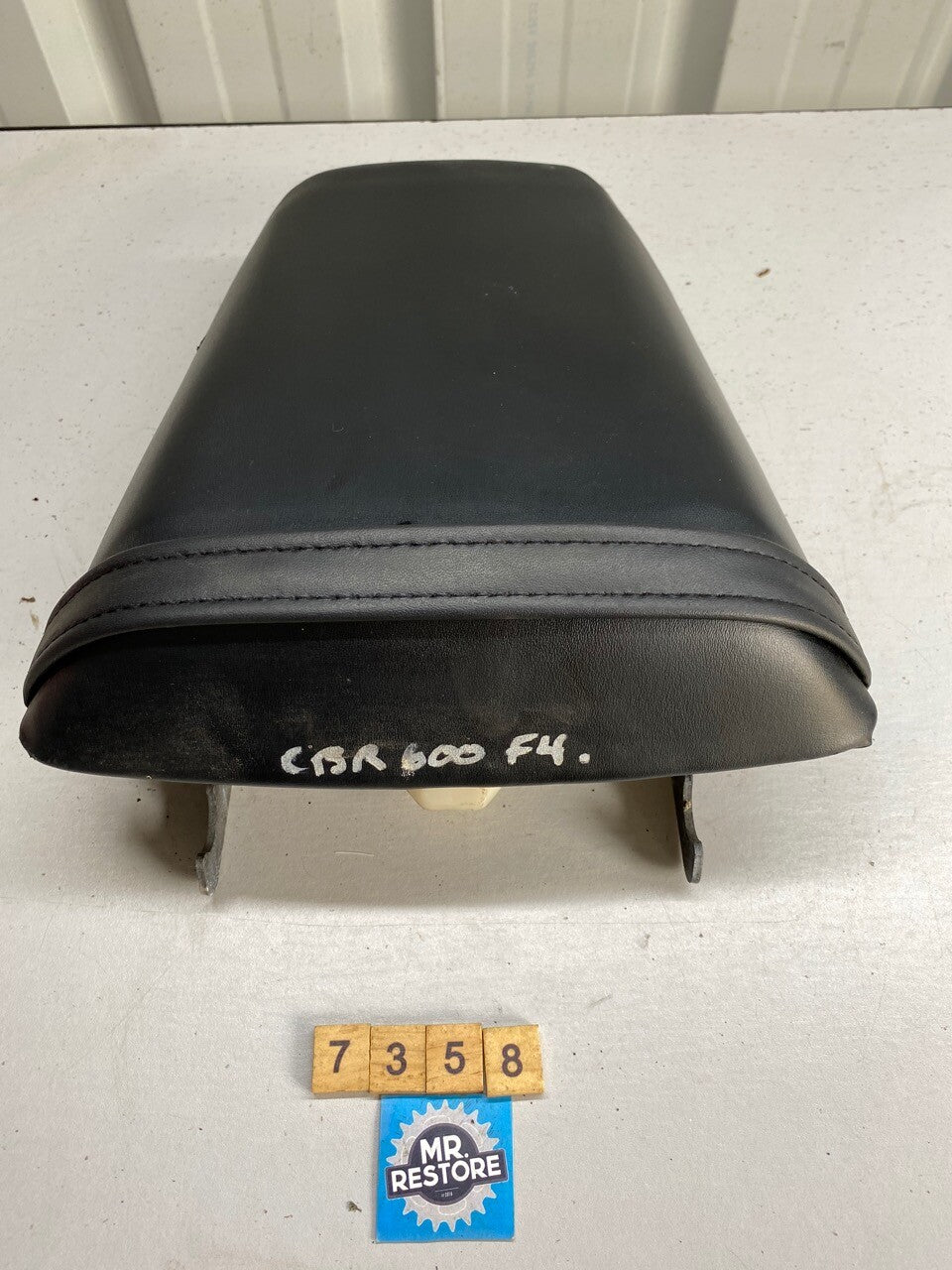 Honda 600F Pillion Seat - MBW