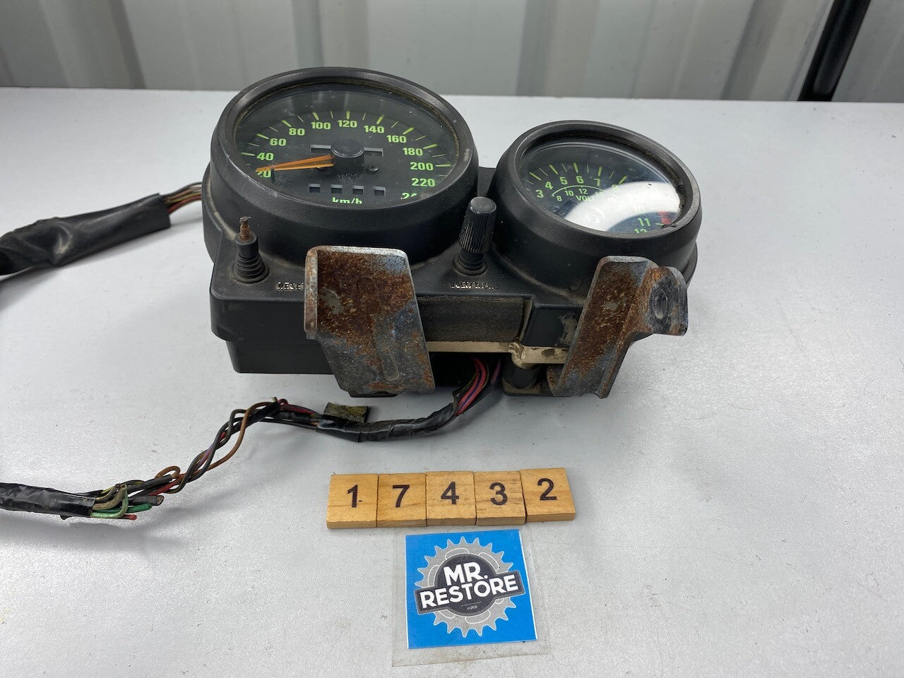 Kawasaki GPZ750 Dashboard Meters Instruments KMH (14,000ks)