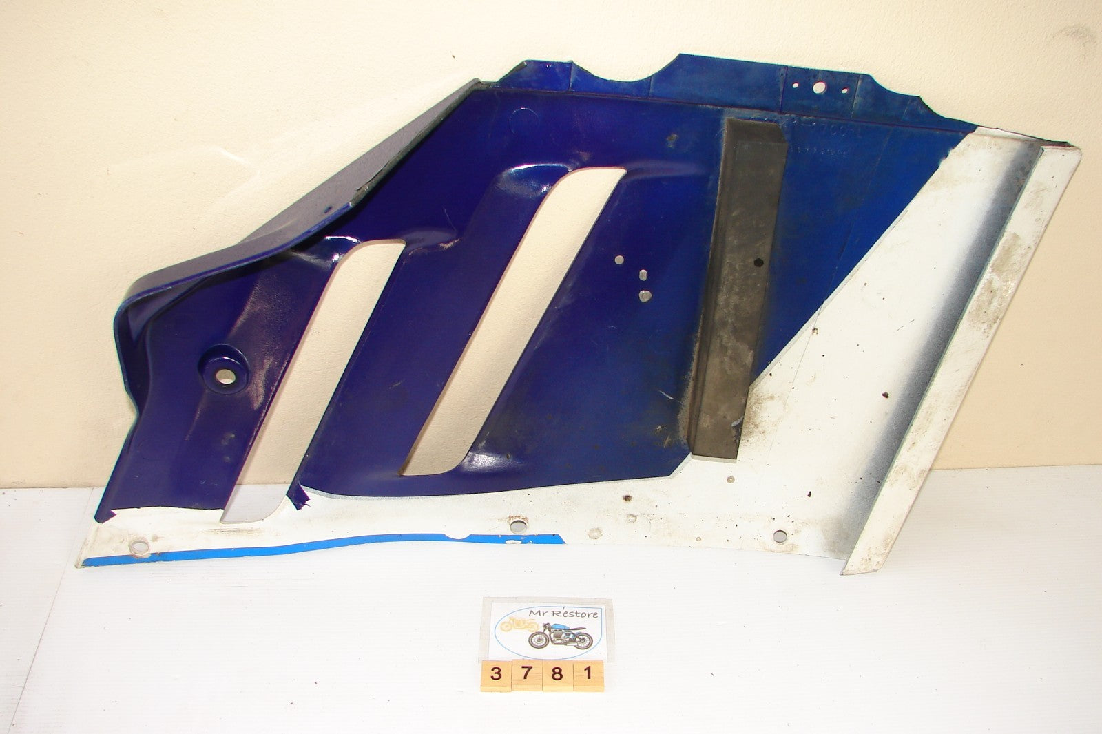 Suzuki GSXR750 Slingshot Side Panel 94441-17C0