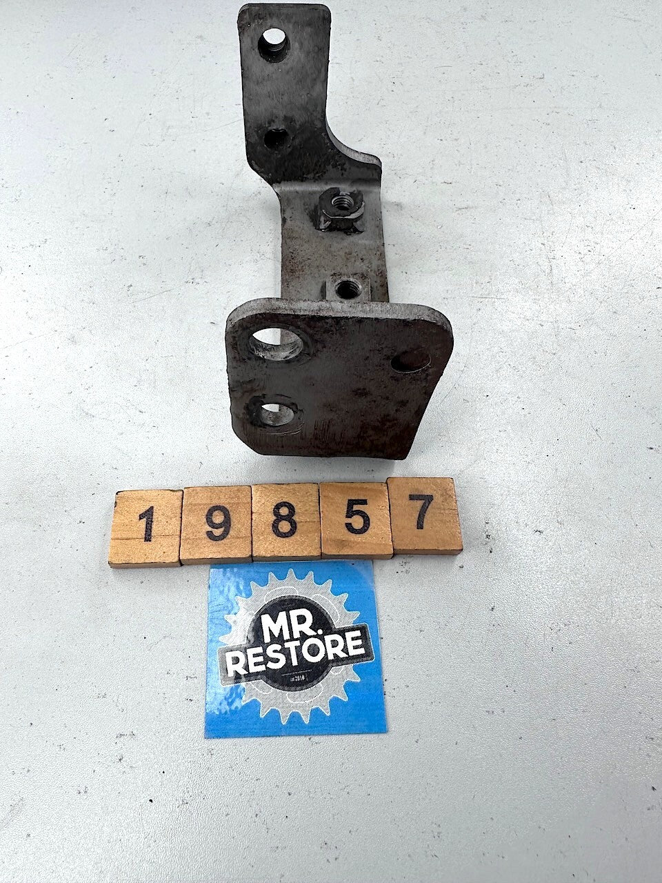 Yamaha V90 T 1982 Lower Engine Bracket
