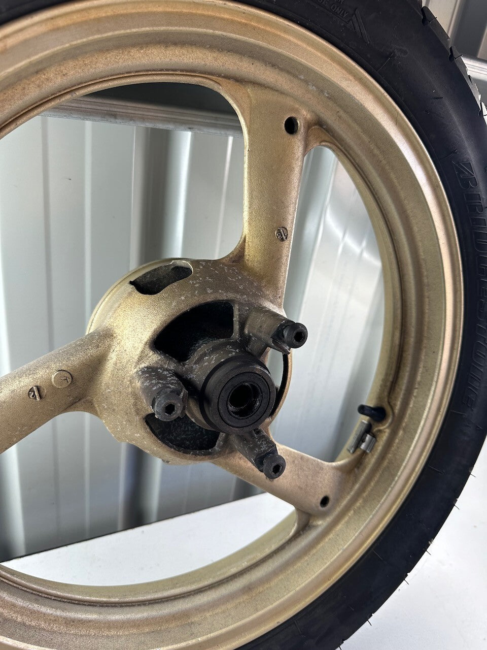 Yamaha TZR250 1KT 2MA Rear Wheel in Original Gold Anodising 2.50 x 17 (R-46)