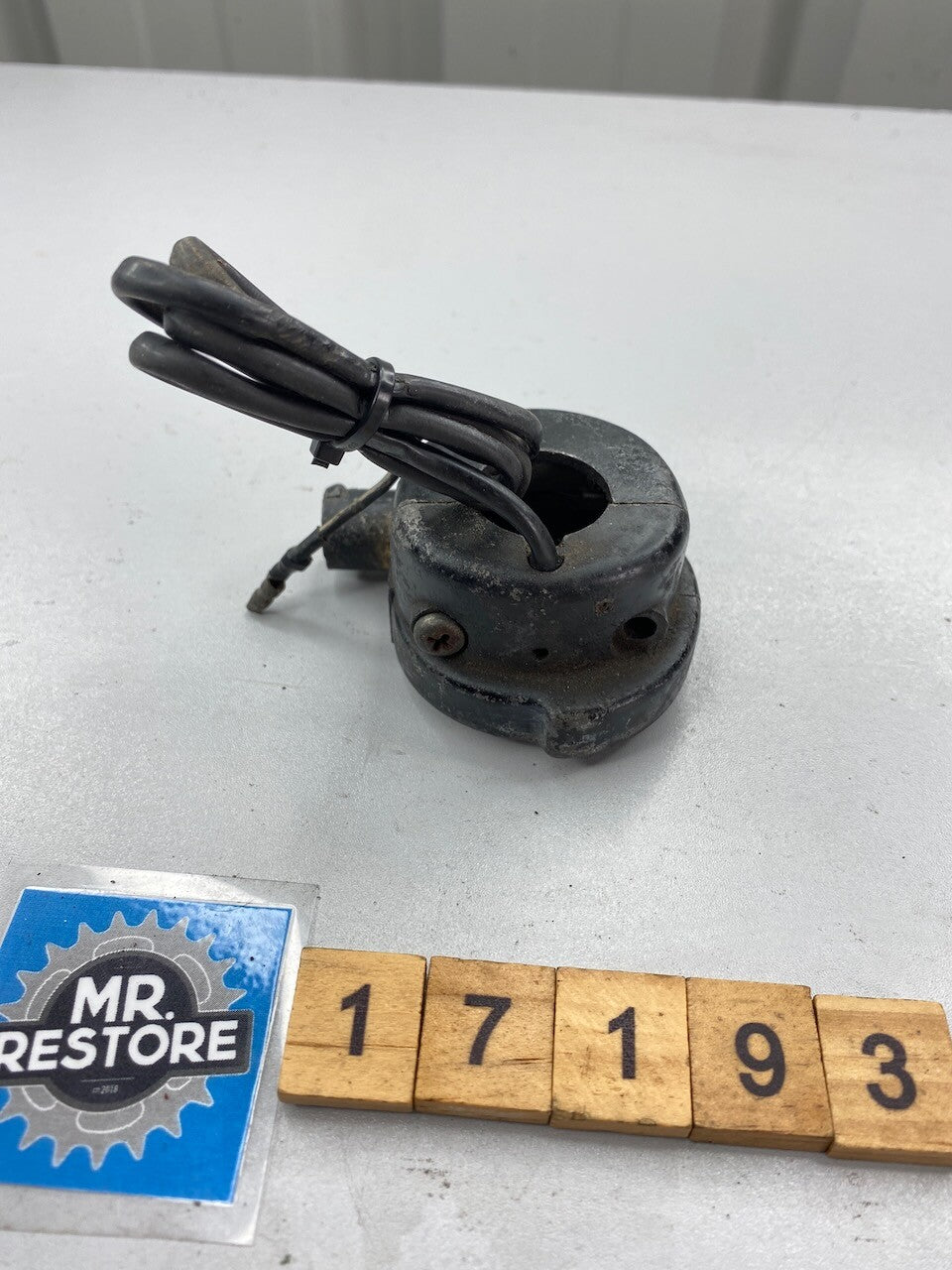 Yamaha TT250 1980-82 XT250 1980-83 R/H Handlebar Switch 3Y1-83976-01