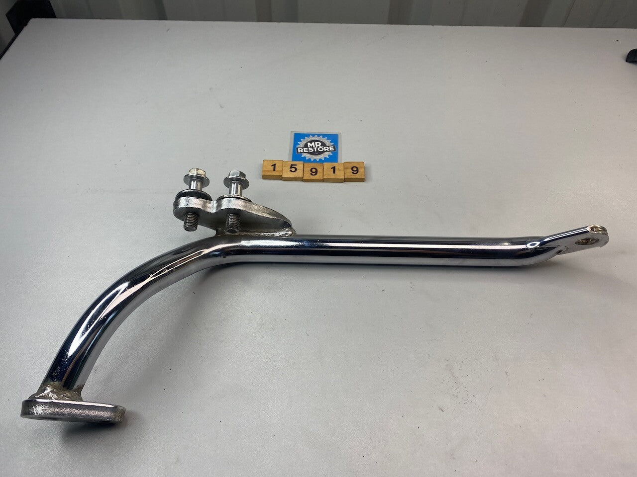 Yamaha XV1100 R/H Footrest Bar & Bolts VGC - 3CF-27472
