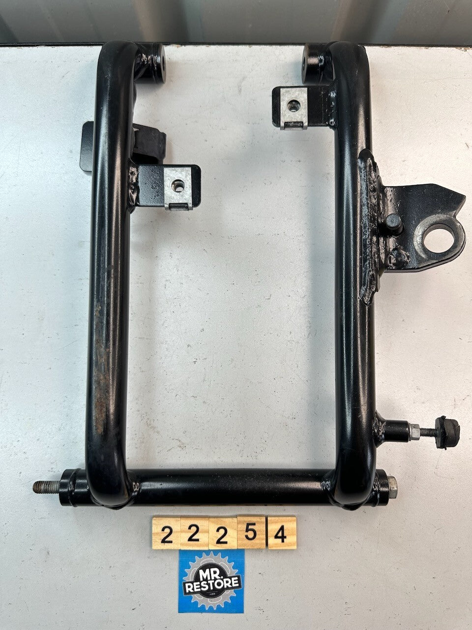 BMW G650GS 2008-15 F650GS 1999-07 Lower Frame Engine Support Mount 46537669900
