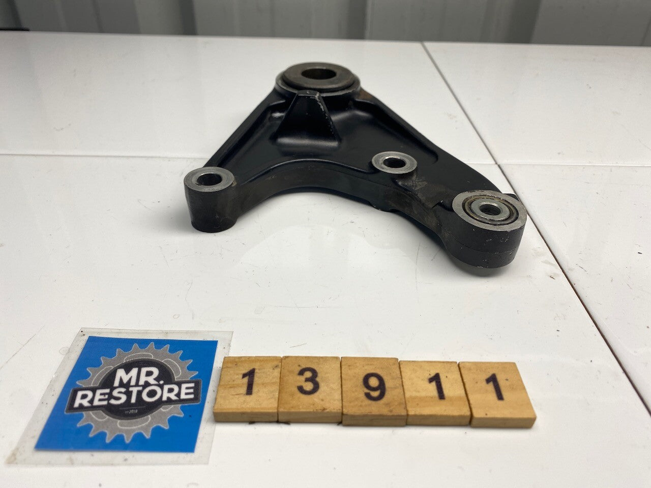 Triumph Daytona Trophy Sprint 900 Rear Caliper Carrier Bracket T2020925