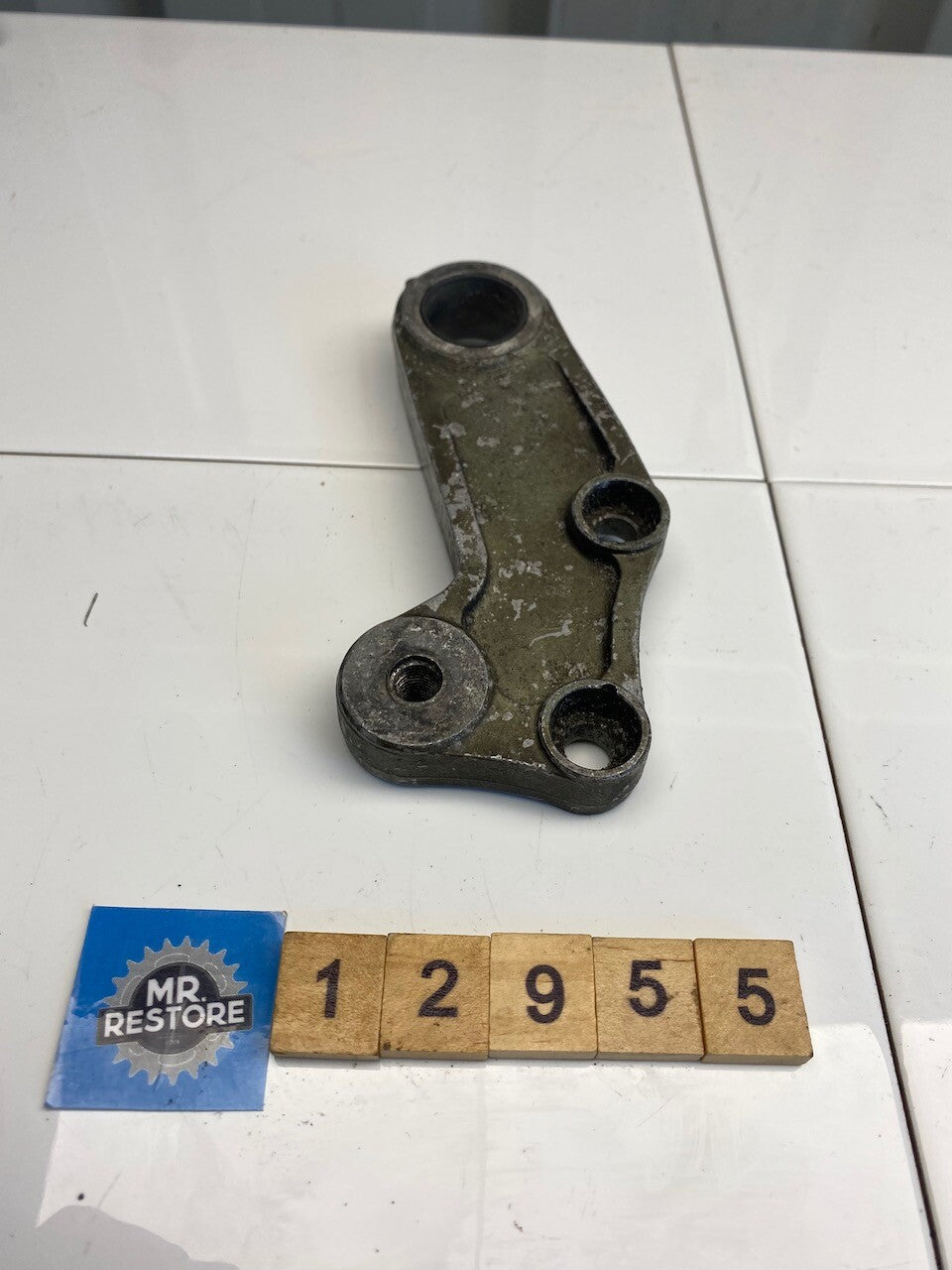 Kawasaki GPZ900R ZX900 Rear Brake Caliper Holder 43044-1060
