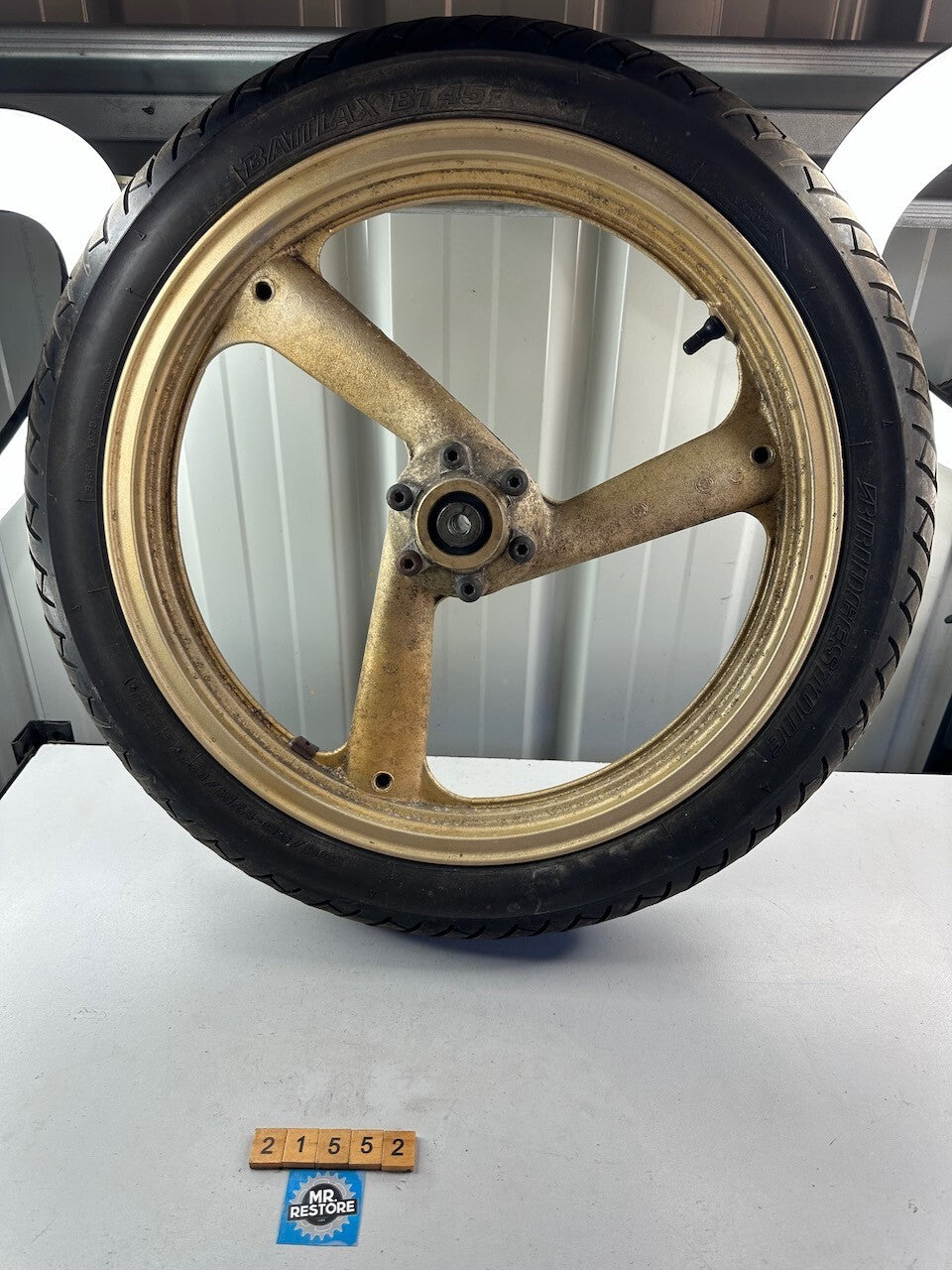 Yamaha TZR250 1KT 2MA Front Wheel in Original Gold Anodising 2.15 x 17 (F-33)