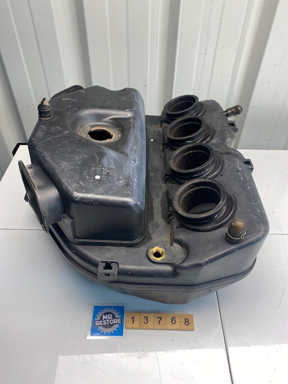 Suzuki GSXR750 W/X Air Cleaner Box & Ducts 13700-33E50