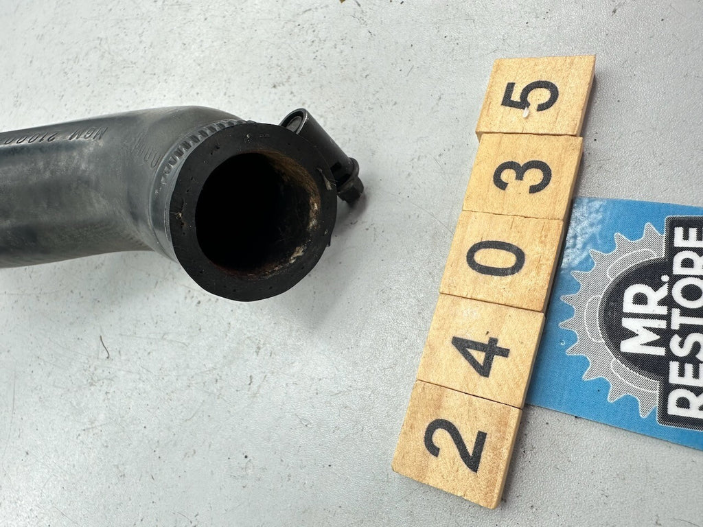 Triumph Daytona Speed Triple T300 Sprint Tiger Trident - Bottom Radiator Hose