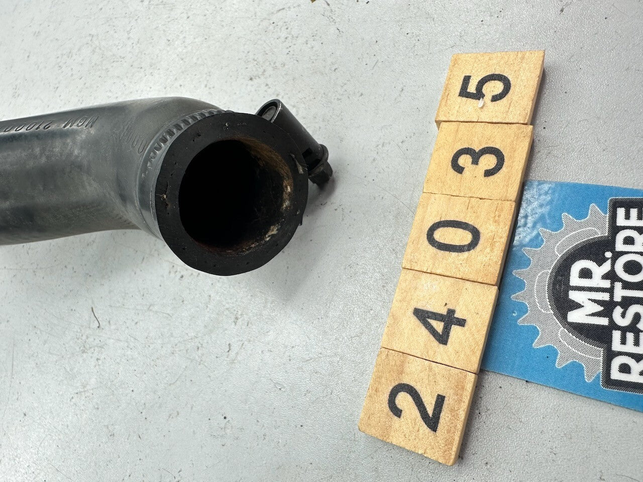 Triumph Daytona Speed Triple T300 Sprint Tiger Trident - Bottom Radiator Hose