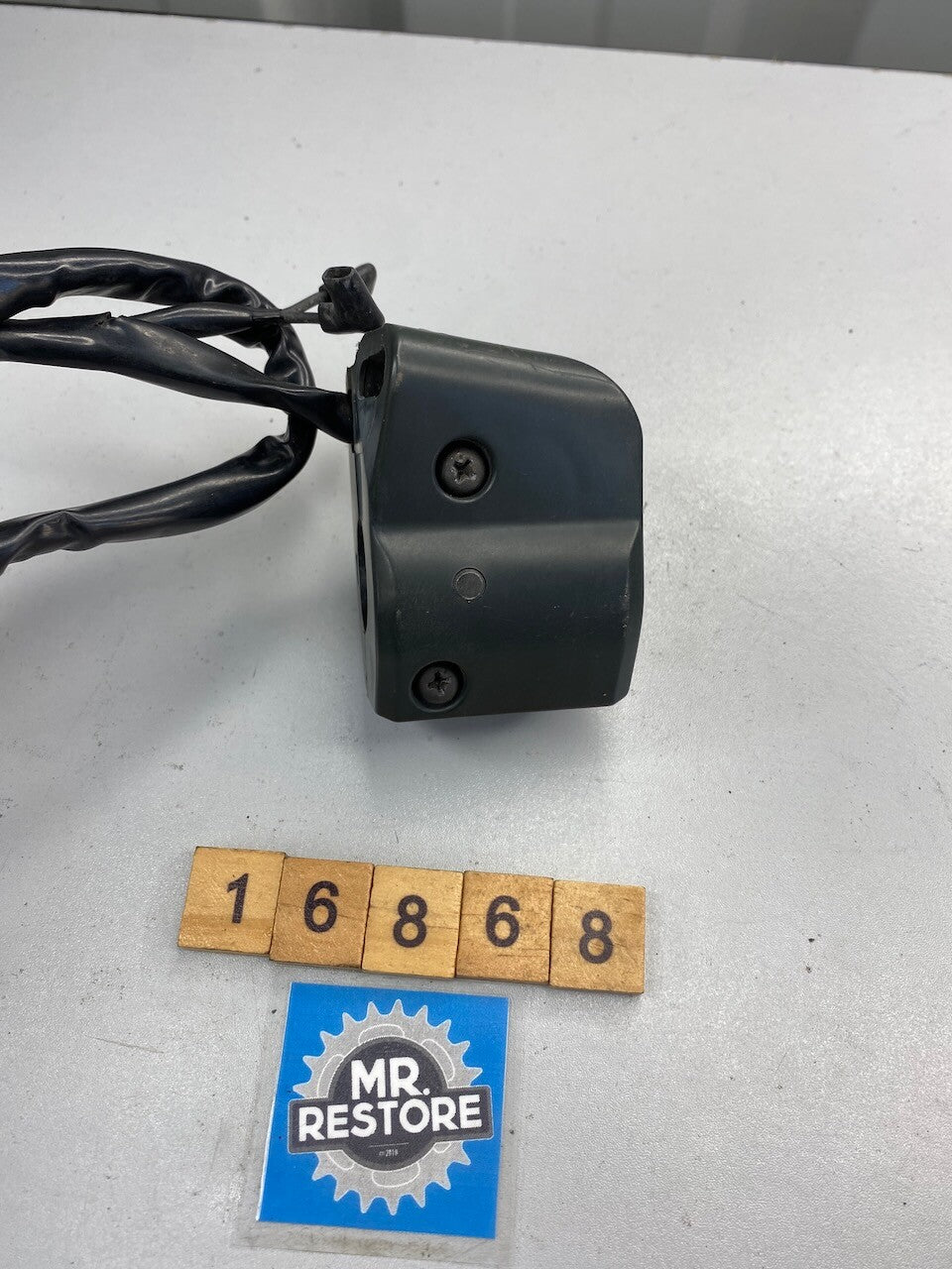 Kawasaki ZR250 ZR550 GPX600 EL250 R/H Handlebar Switch 46091-1460