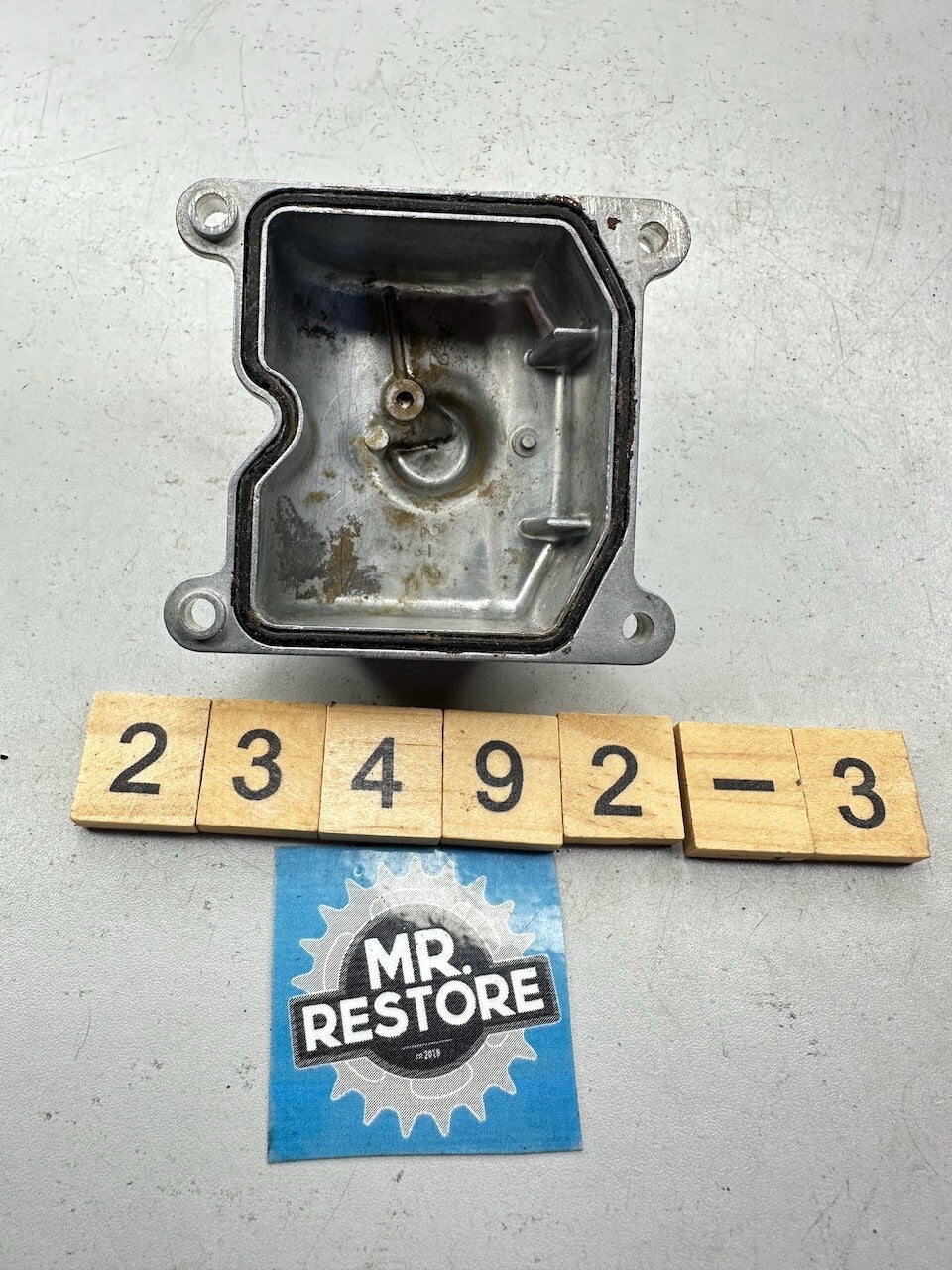 Kawasaki ZX1000 GPZ1000RX '86-88' Float Chamber Bowl 832