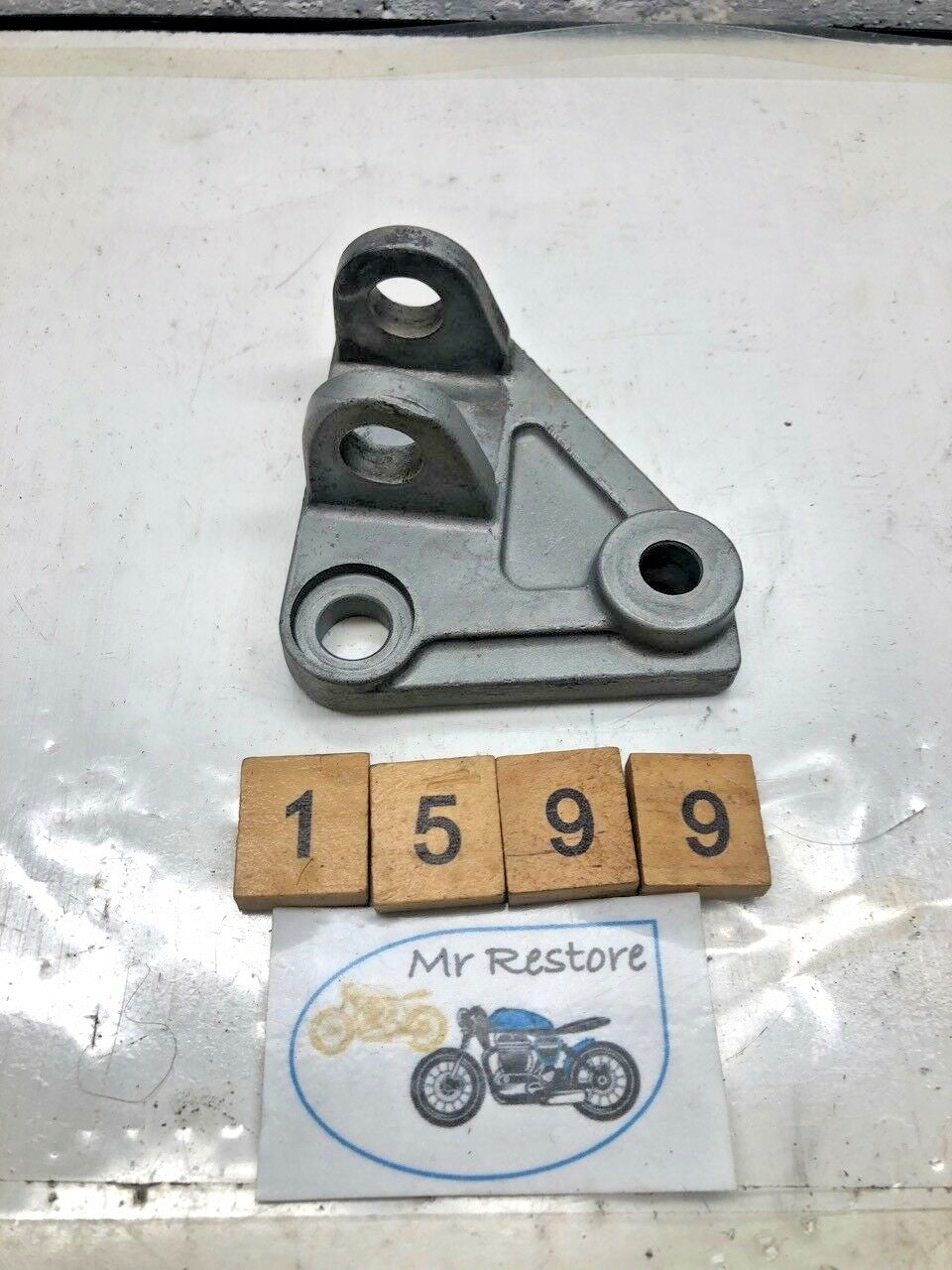 KAWASAKI GPZ600 LH FOOTREST Bracket assy 85-89 35011-1244