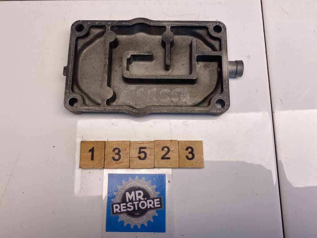 Suzuki GXS500 GSX550 Engine Breather Cover 11176-43402