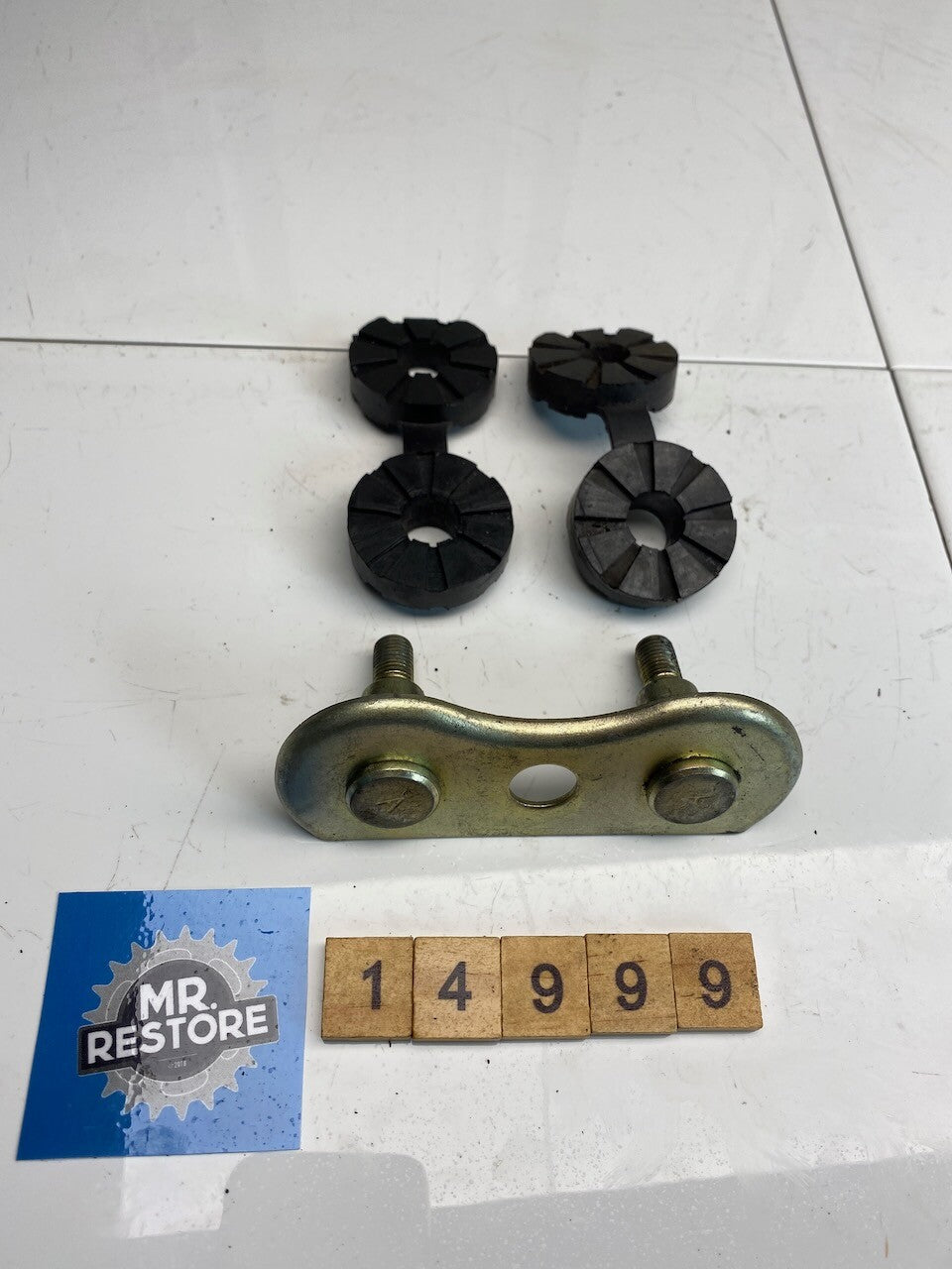 Yamaha RD250 RD400 Air Cooled Foot Rest Bracket & Rubbers