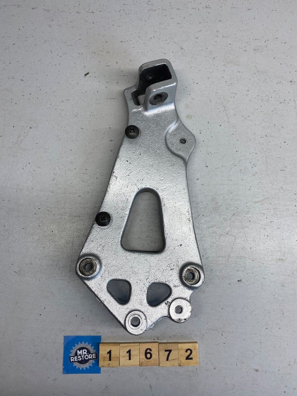 Suzuki GSXR1100 GSXR750 GSX750 Katana L/H Pillion Footrest Bracket 43821-27A00
