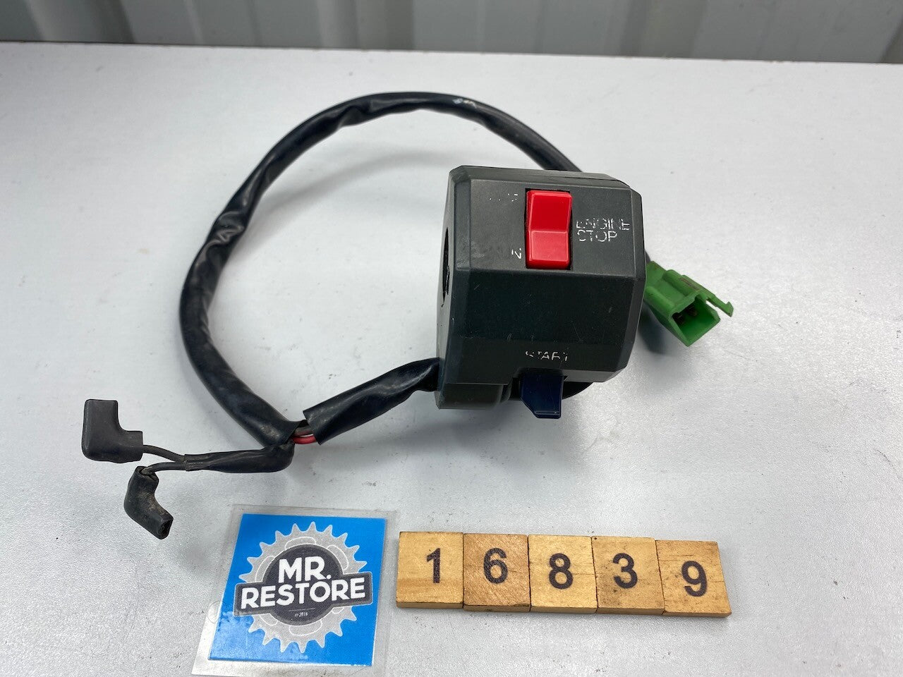 Kawasaki ZZR1100 1991 R/H Handlebar Switch 