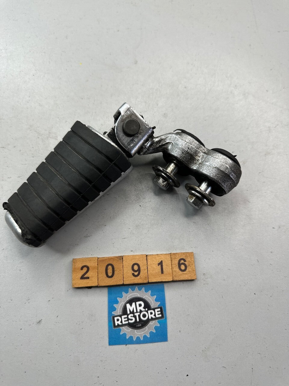 Yamaha XV1100 XV1000 XV750 XV500 XV400 R/H Riders Foot Rest Peg & Bracket