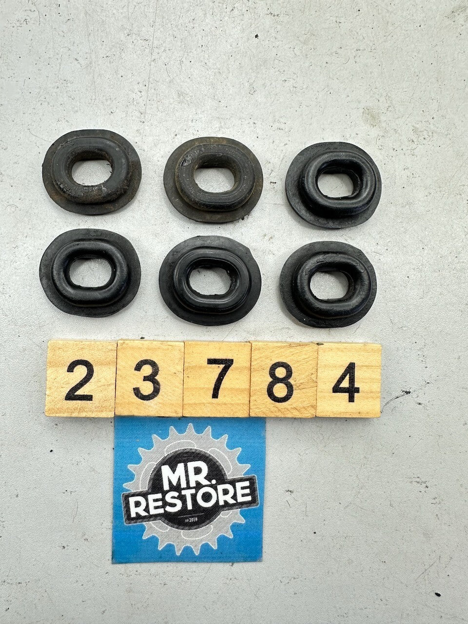 Honda Motorcycle Many Models Side Cover Grommet x6  83551-300