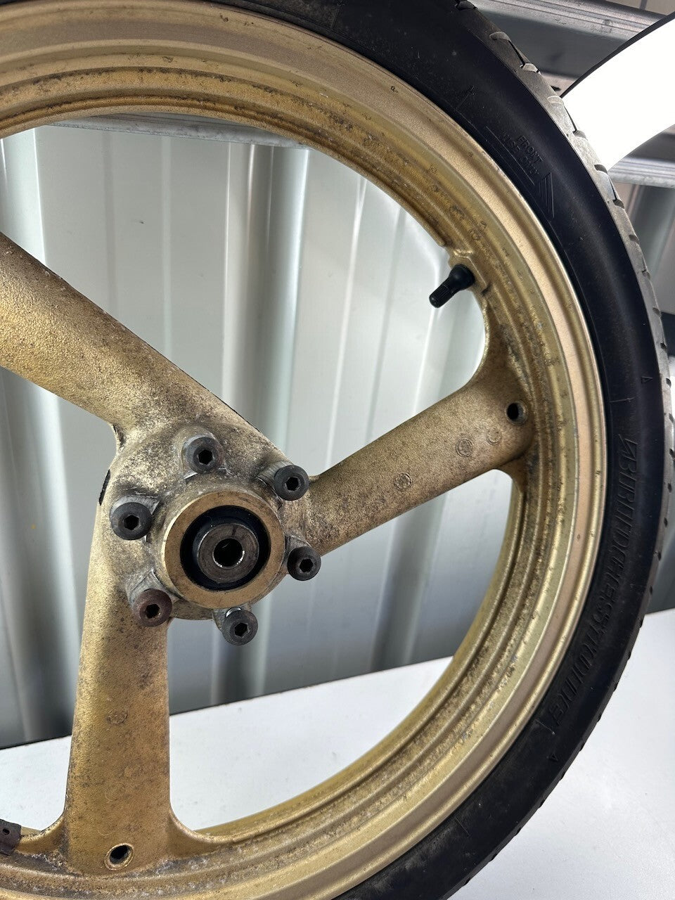 Yamaha TZR250 1KT 2MA Front Wheel in Original Gold Anodising 2.15 x 17 (F-33)