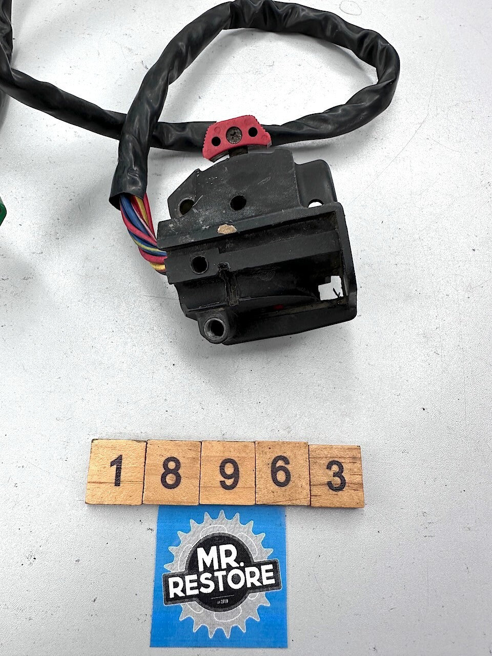 Kawasaki GPZ1100 R/H Handlebar Switch (lower half only)