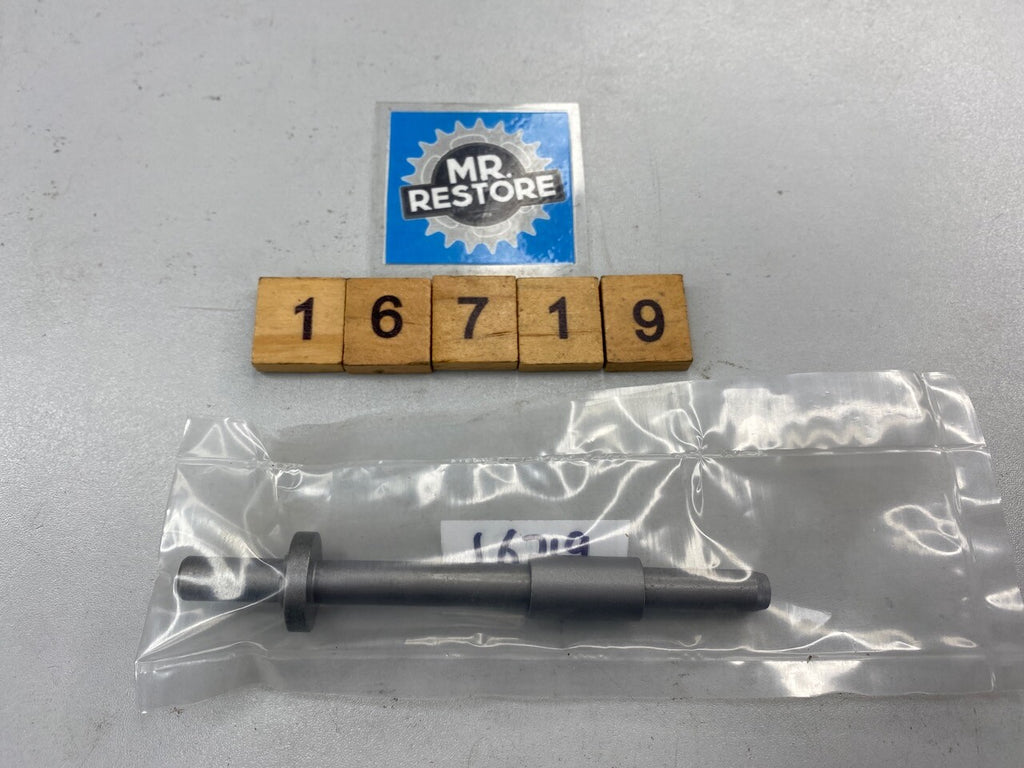 Suzuki RGV250 1989-90  Exhaust Valve Shaft & Spacer 11258-12C01