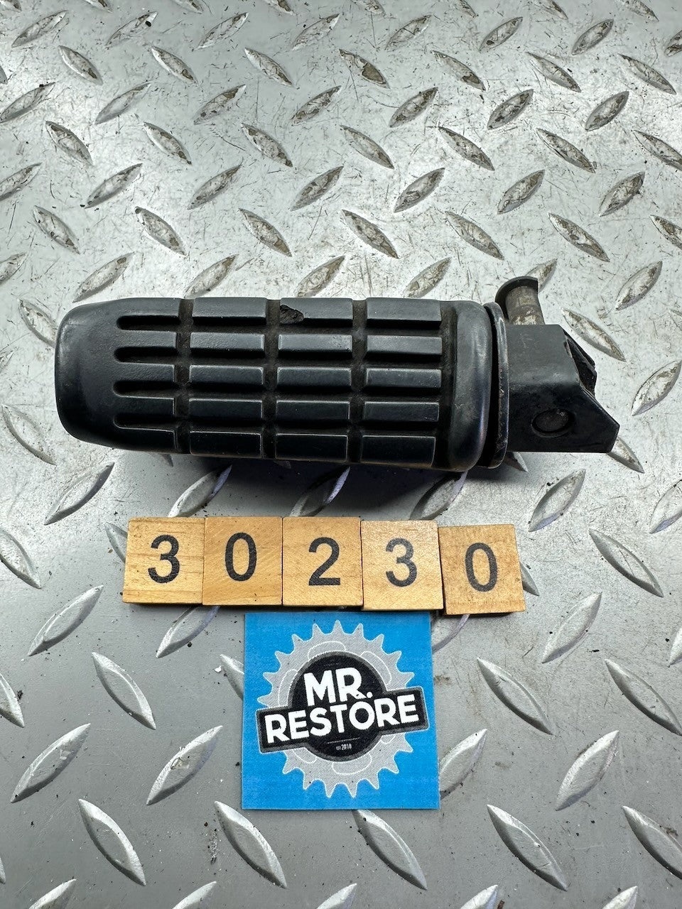 Honda CBF250 06-09 Right Riders / Pillion Footrest Foot Peg 50635-KBW-900