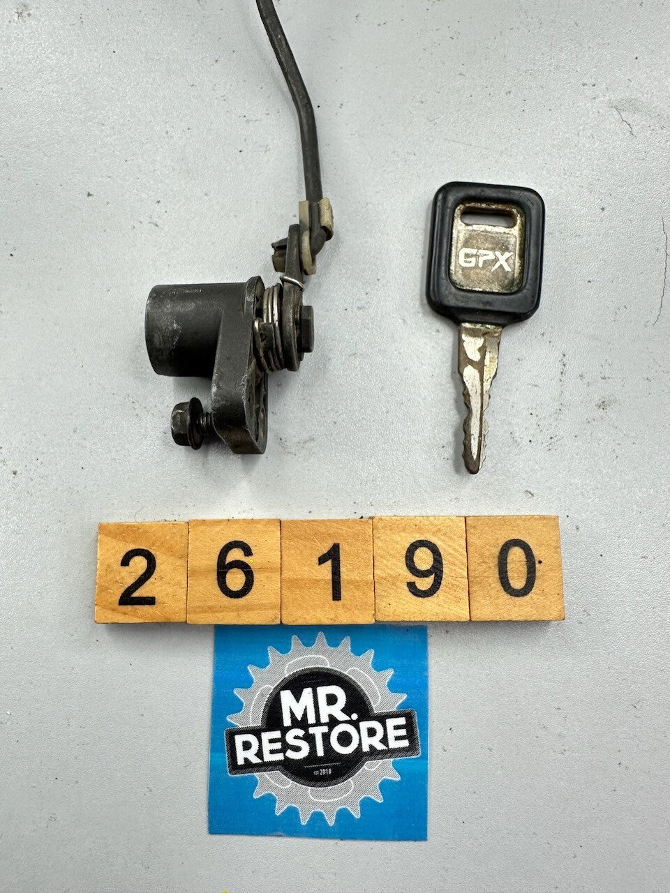 Kawasaki ZX750 F Ninja 750 R GPX750 Seat Latch Lock 27016-5118 (not correct key)