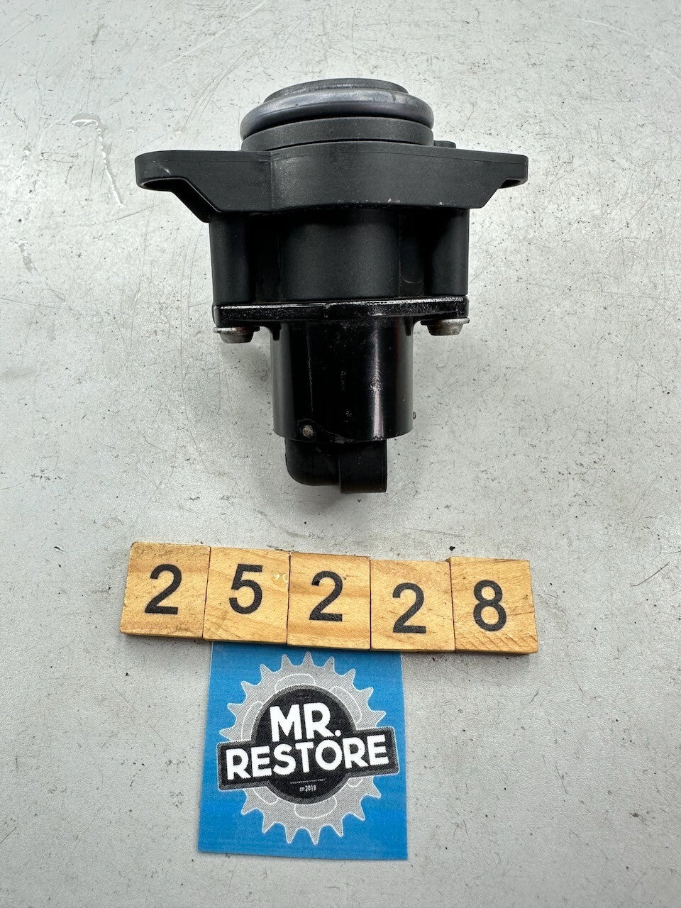 BMW K1300R K1300S K1300GT Air Box Cleaner Idle System 13717705254