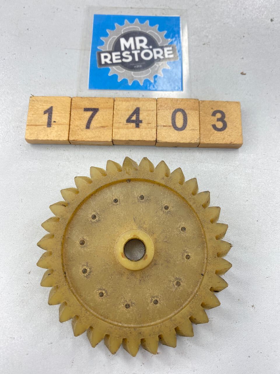 Suzuki RGV250 1989-96 Water Pump Drive Gear (31T) 17461-12C00 
