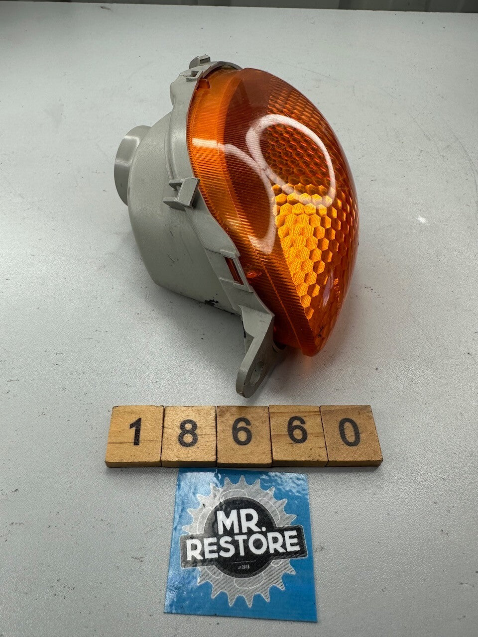 Suzuki GSXR1300R Hayabusa 1999-07 R/H OEM Turn Signal Lens 35601-24F00-000