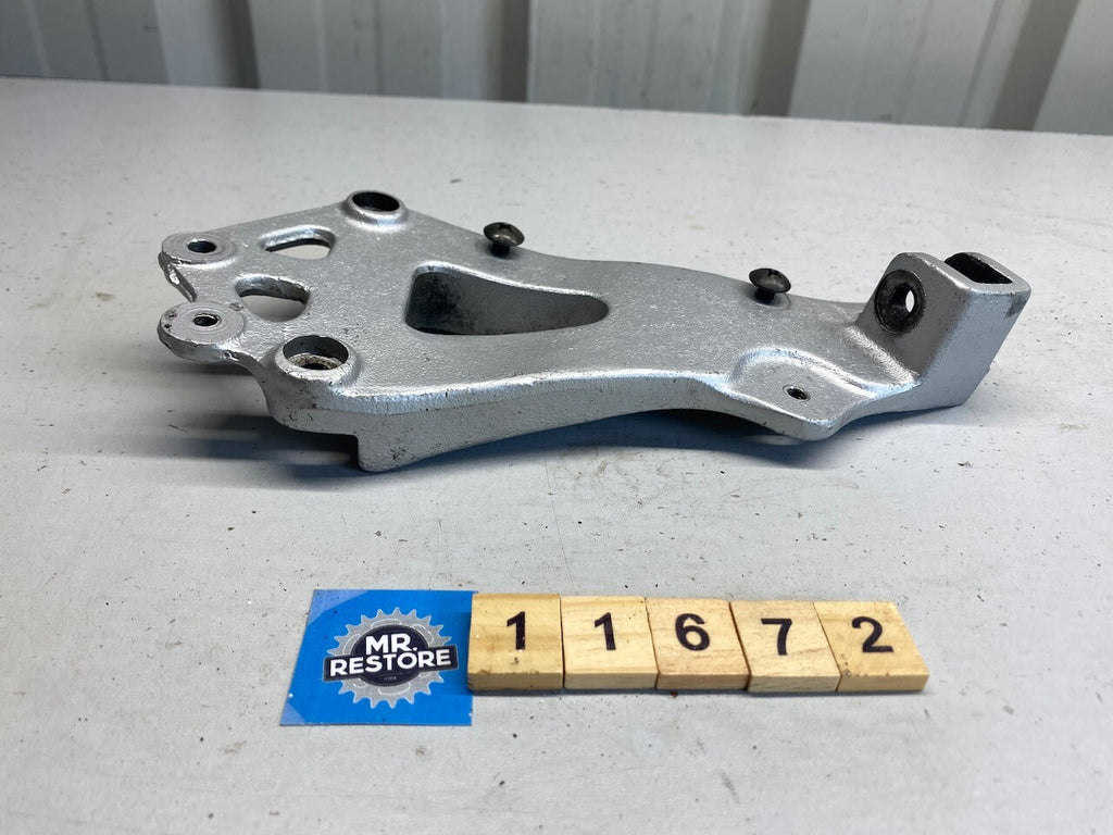 Suzuki GSXR1100 GSXR750 GSX750 Katana L/H Pillion Footrest Bracket 43821-27A00