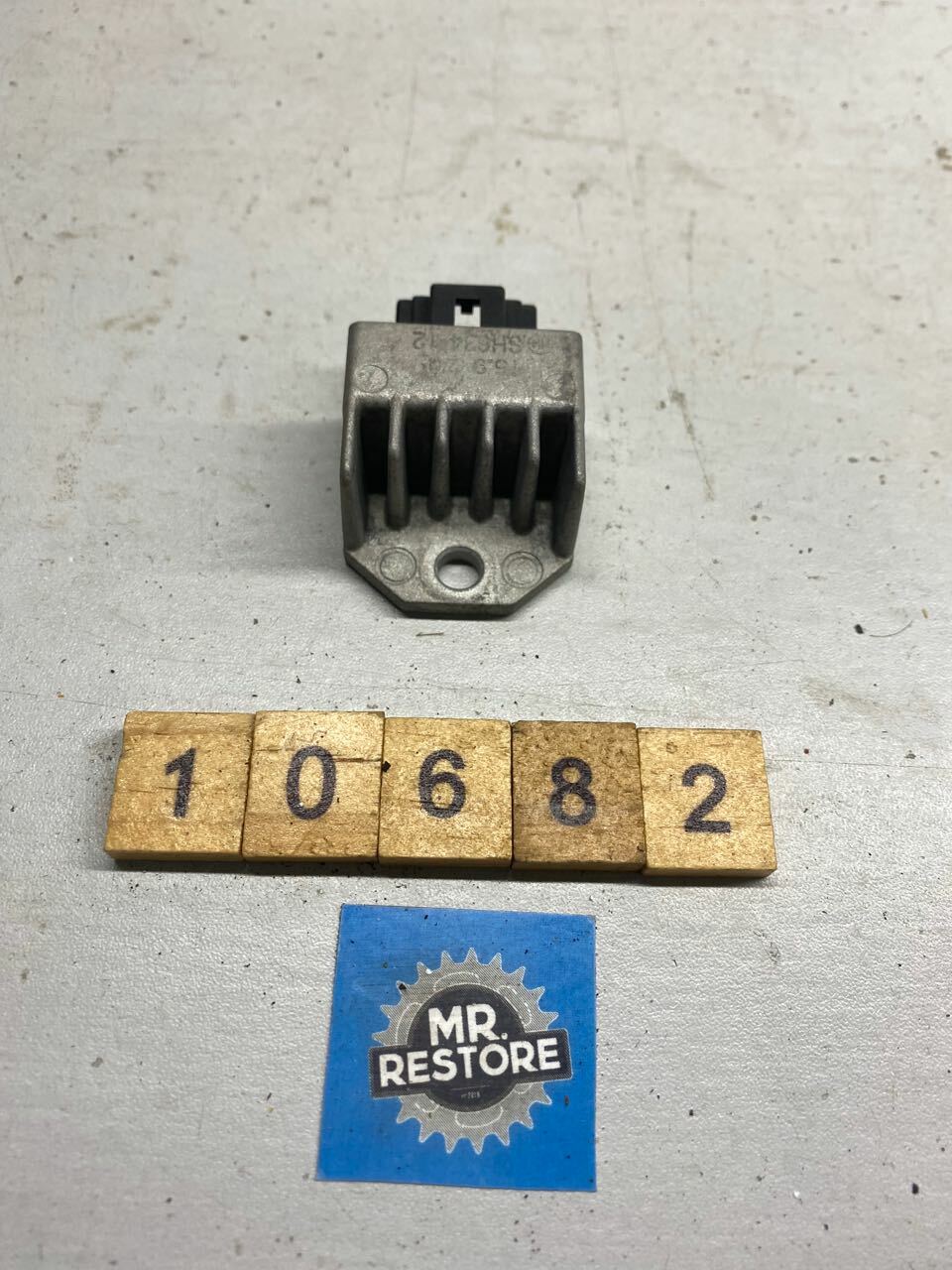Honda CT110 Postie Regulator Rectifier Genuine OEM SH634-12
