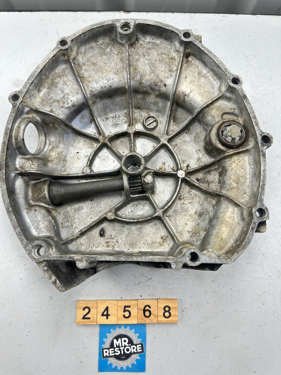 Suzuki GSX400 F Clutch Cover 11340-33200  11340-33200-000