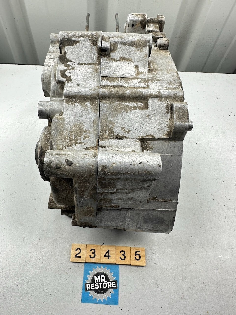 Yamaha V70 U7E Crankcases 298-15111-01  298-15121-01