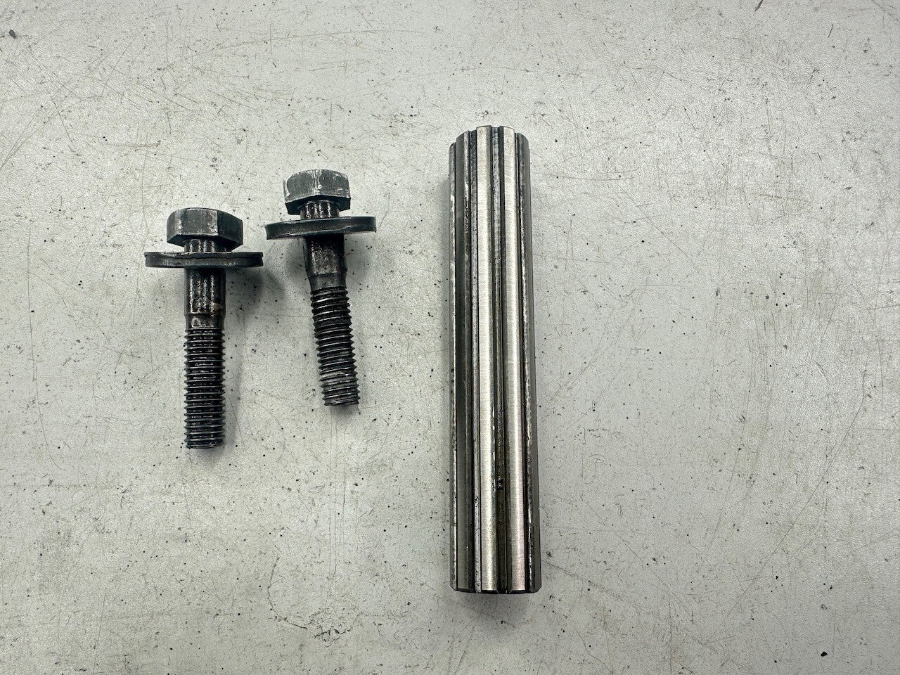 Triumph Daytona Speed Triple Sprint Trident Tiger Trophy Housing, Shaft & Bolts