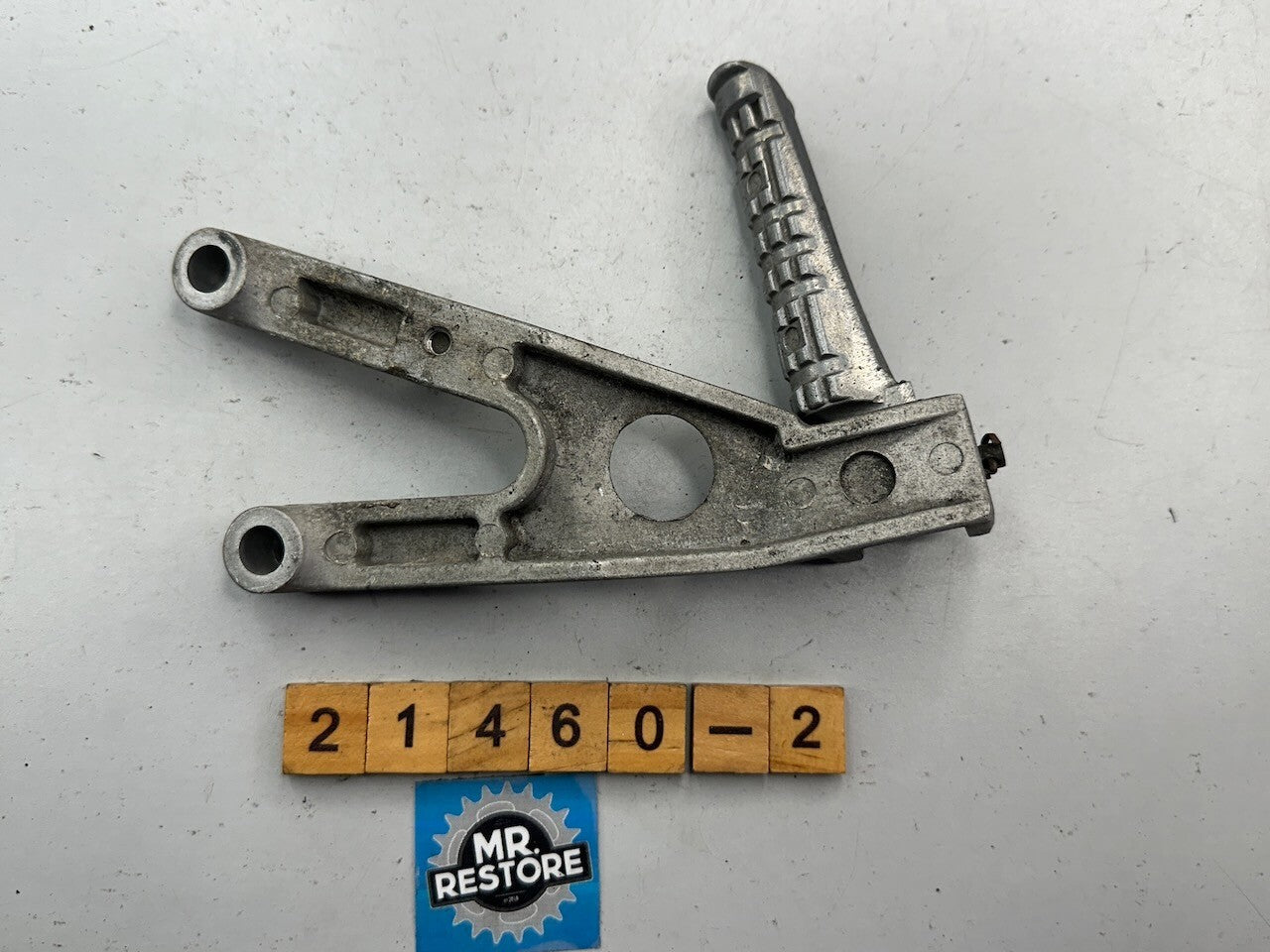 Yamaha TZR250 1KT 2MA Right Pillion Bracket & Footrest 1KT-2742L  1HX-27441
