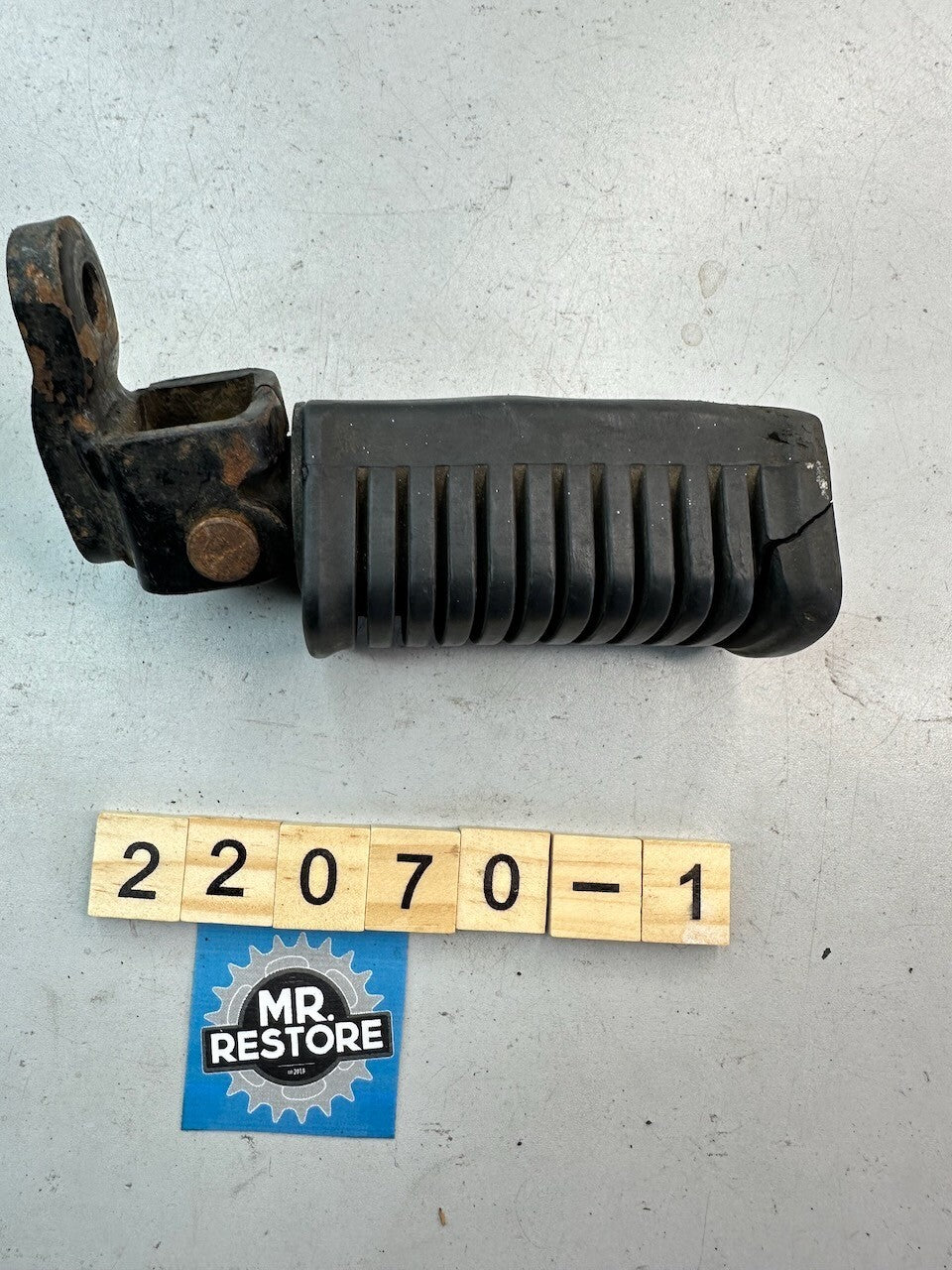 Kawasaki GT550 Z550 Right Riders Foot Rest Peg 34027-1109