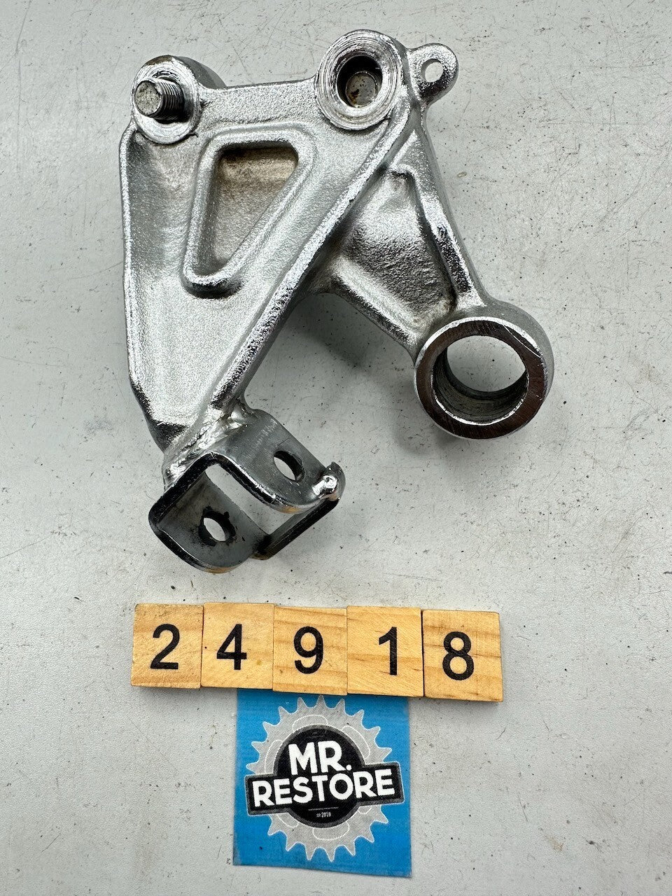 Yamaha V-Max 1200 VMX12 Front Right Foot Rest Peg Bracket & Bolts
