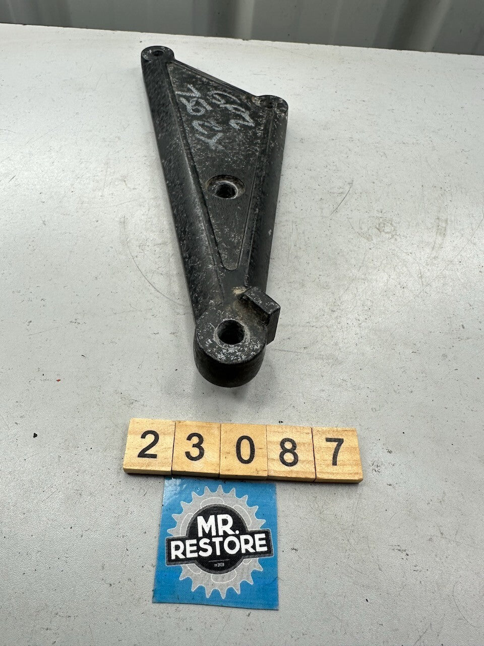 Kawasaki KZ1100 Z1100 KZ750 Z750 KZ650 Z650 Left Muffler Stay Foot Rest Bracket