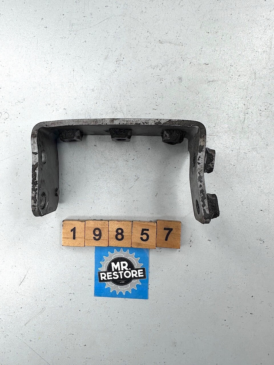 Yamaha V90 T 1982 Lower Engine Bracket