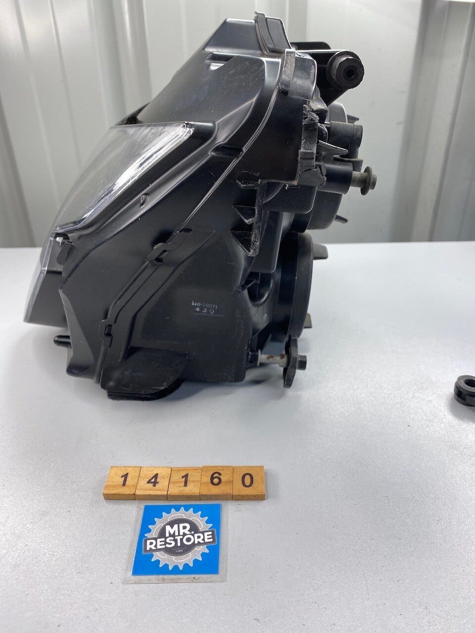Suzuki GSXR750 GSXR600 Headlight 2004-2005 35100-29G20-999 (Mounts damaged)